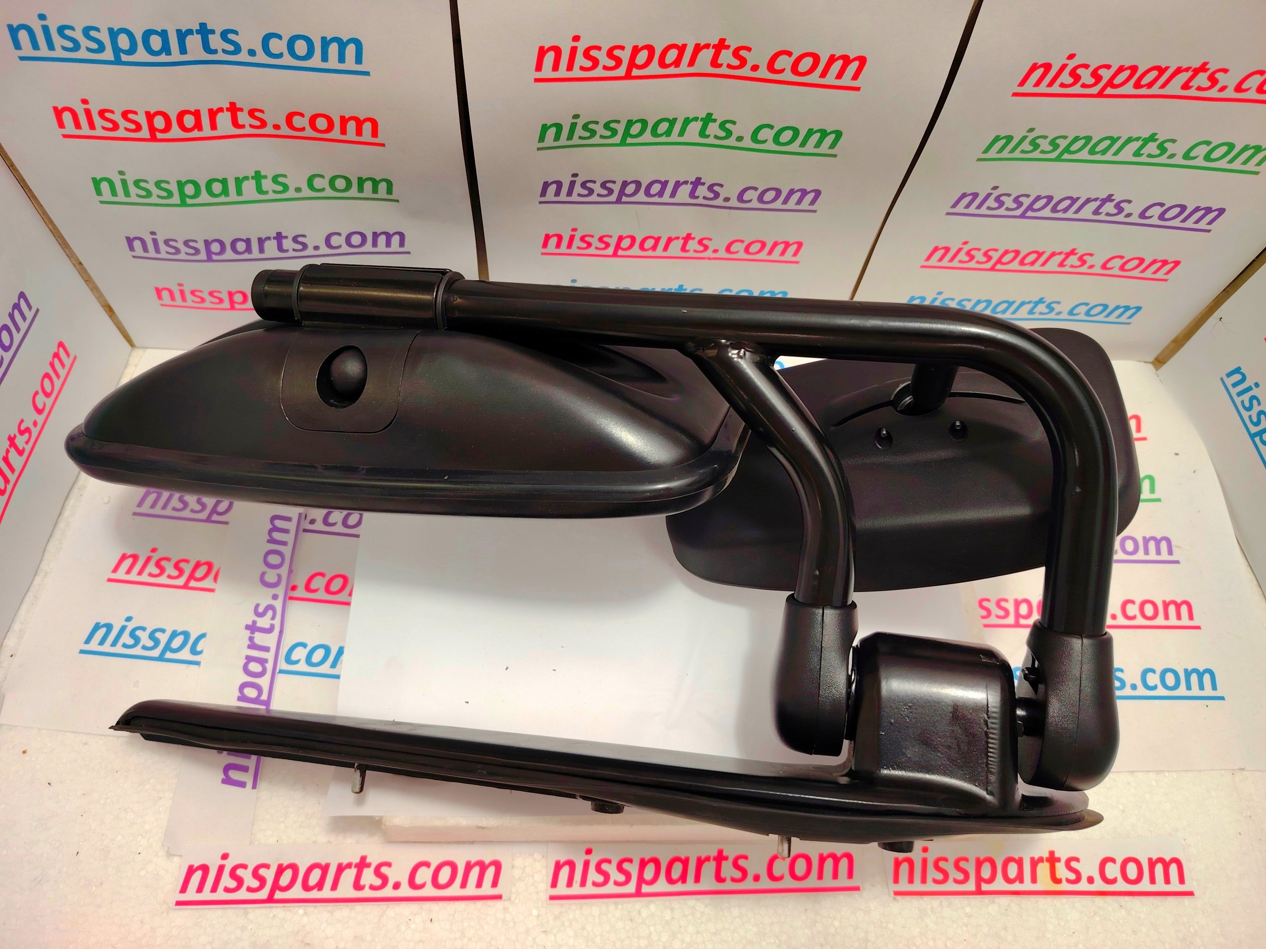 OGLINDA STANGA CU SUPORT CABSTAR/MAXITY 96302MB44B – Nissparts